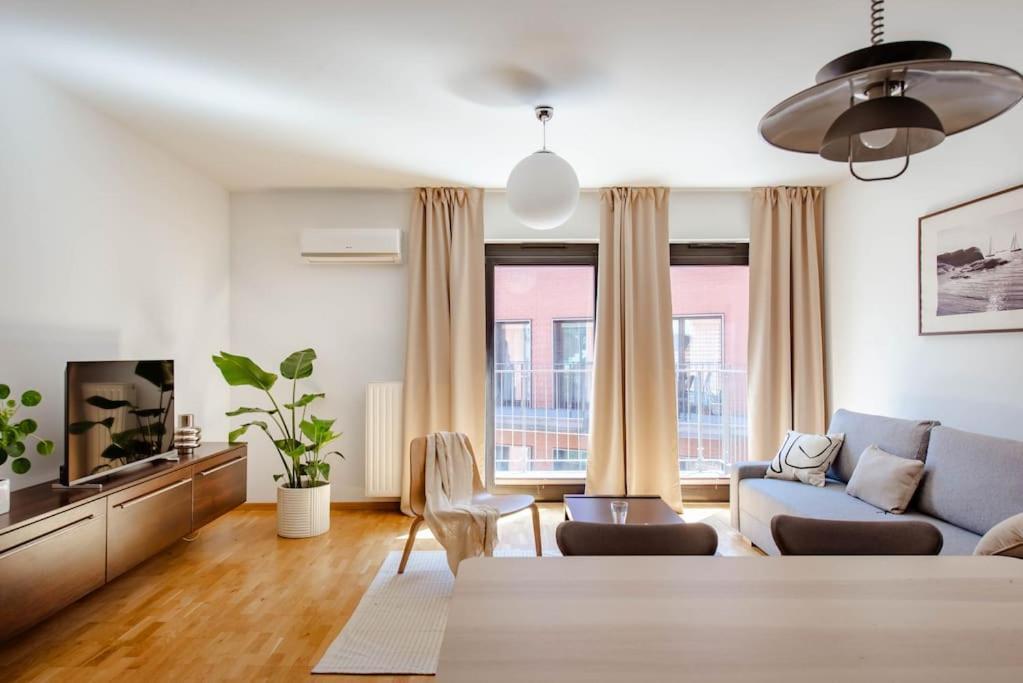 Wygodny Apartament Przy Dworcu Краков Экстерьер фото