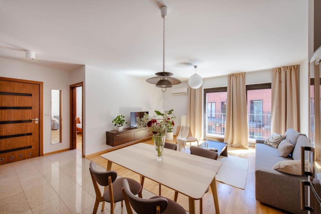 Wygodny Apartament Przy Dworcu Краков Экстерьер фото