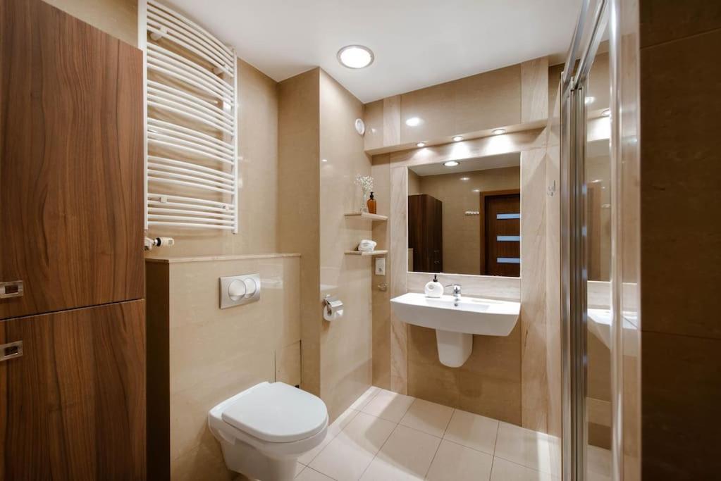 Wygodny Apartament Przy Dworcu Краков Экстерьер фото