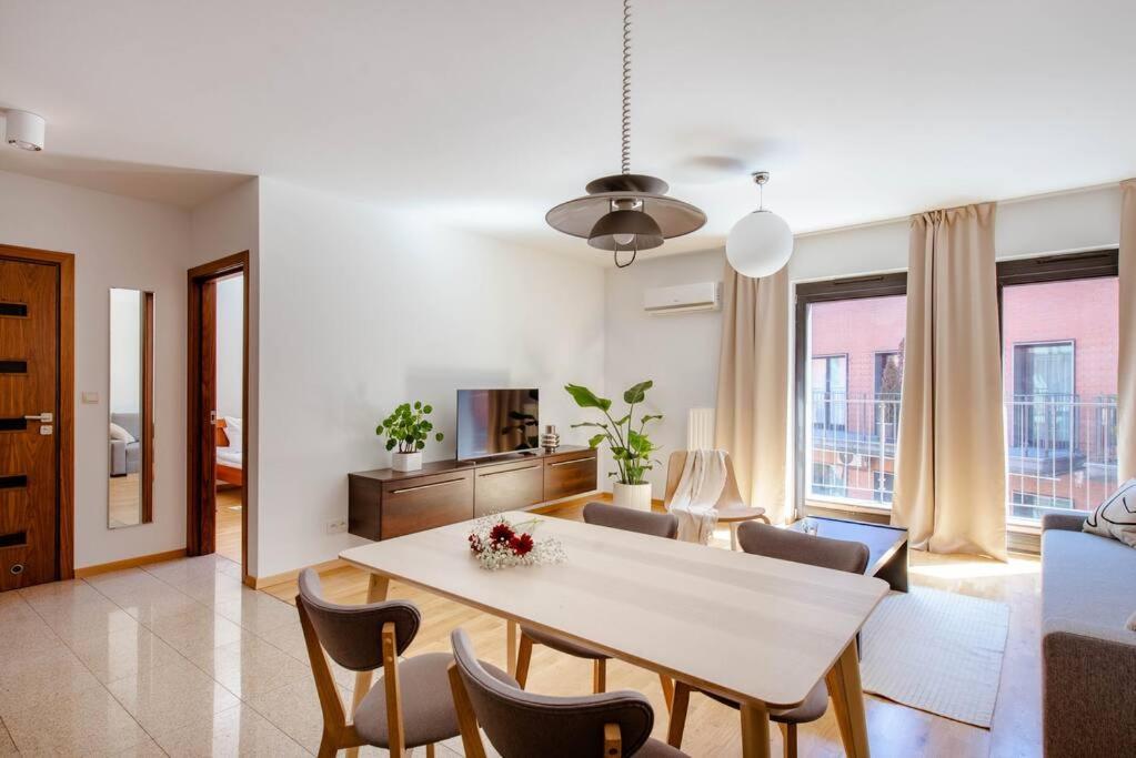 Wygodny Apartament Przy Dworcu Краков Экстерьер фото