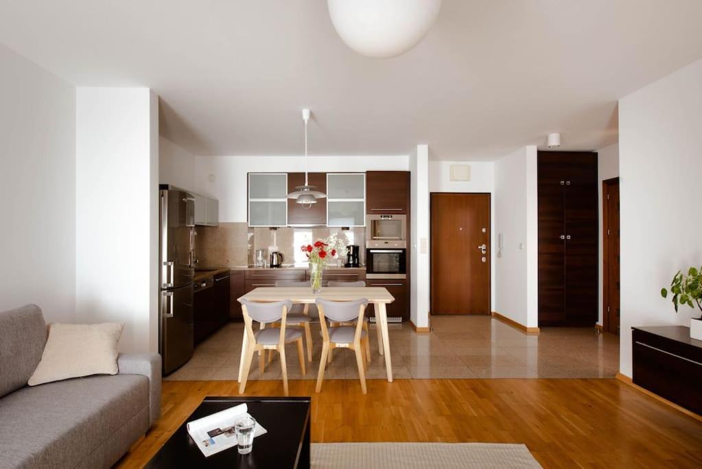 Wygodny Apartament Przy Dworcu Краков Экстерьер фото